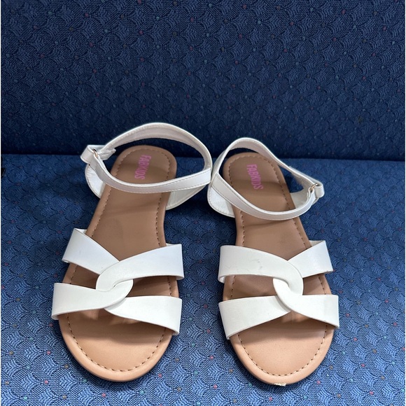 Fabkids white sandles lightly used - Picture 1 of 2